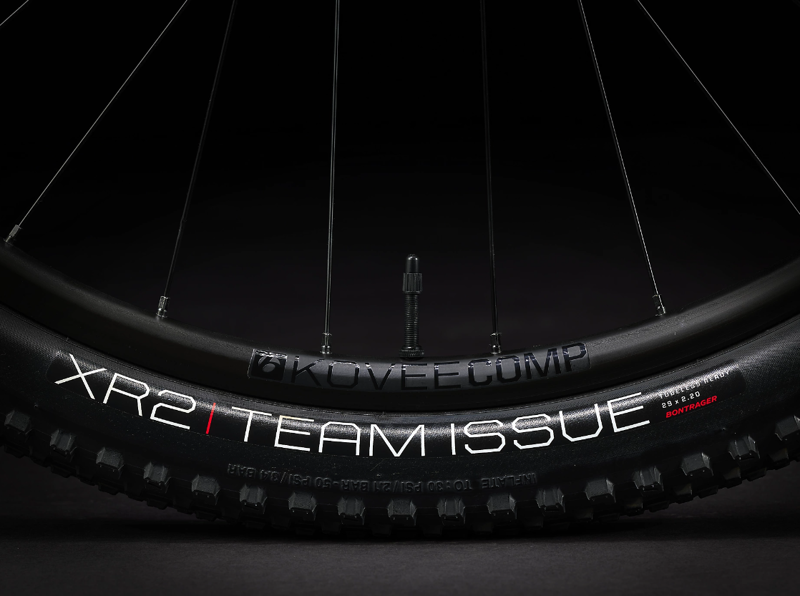 Trek Procaliber 9.6 29 Hardtail Mountain Bike 2023 in Satin Marigold Deep Smoke-4